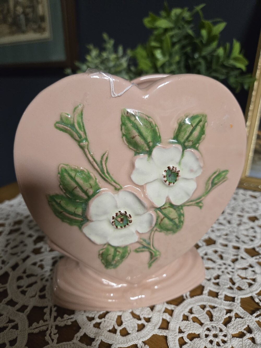 1940s Hull Pottery Rosella Heart Wall Pocket R-10 – USA